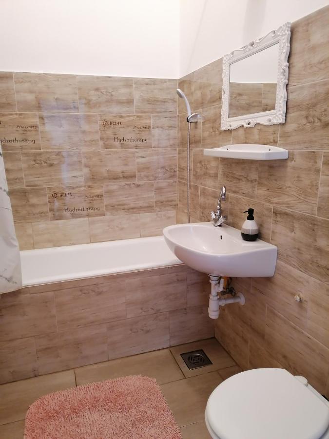 Kriston Apartman Mişcolţ Exterior foto